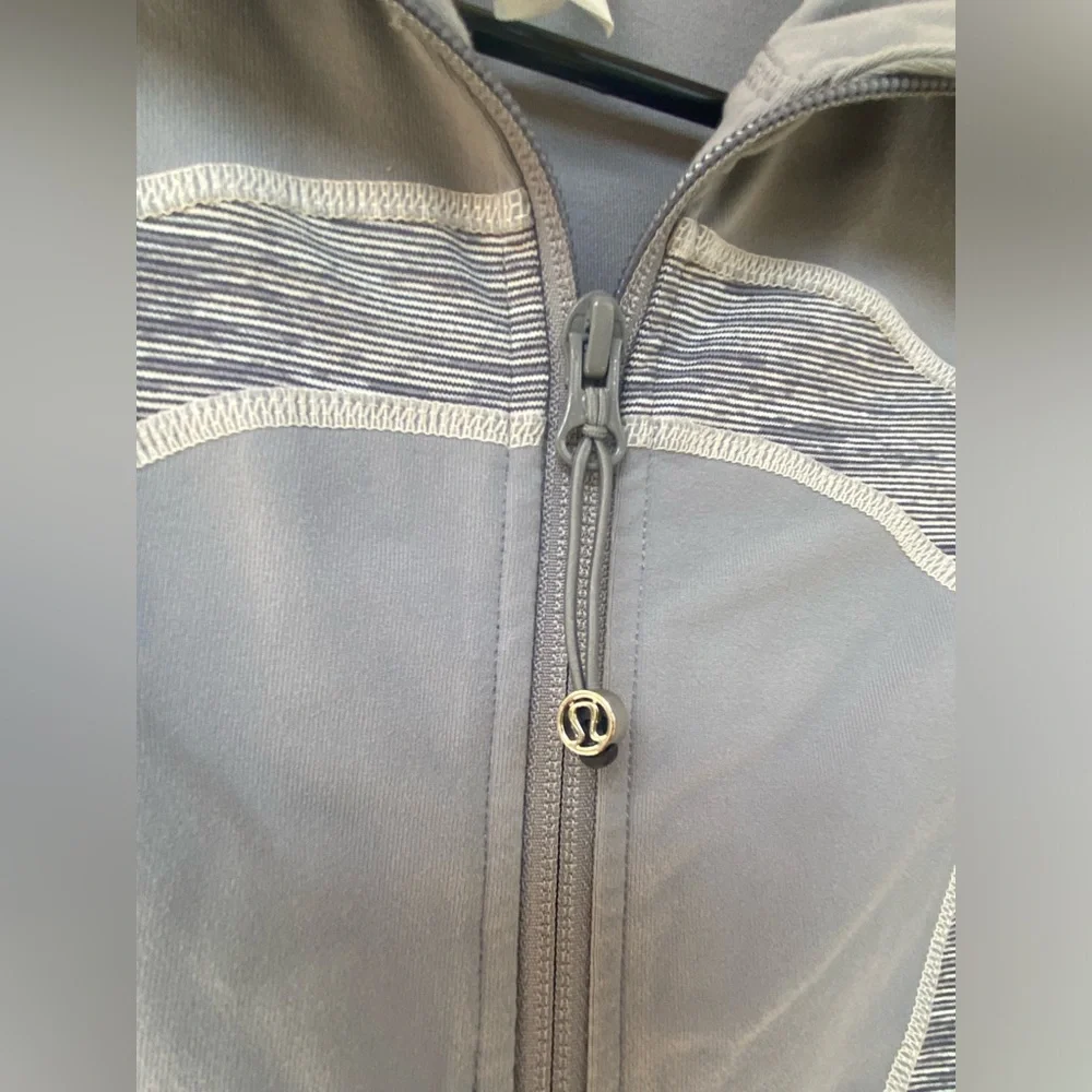 Lululemon In Stride Jacket, Fossil / Wee Are From Space Coal Fossil, Size 4 - Picture 6 of 12